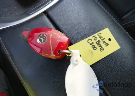 2015 Mercedes-Benz C 300 4Matic/Luxury 4Matic/Sport 4Matic из США, поврежденный, VIN 55SWF4KB1FU030261